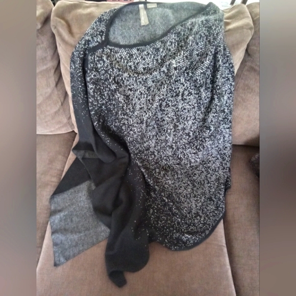 Black Sweater Knit Poncho Cape X - Picture 5 of 10